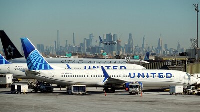 United Airlines planes land and prepare to take off at Newark Liberty International Airport in Newark, New Jersey, U.S., January 27, 2025. REUTERS/Fabrizio Bensch/File Photo (REUTERS)