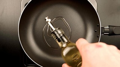 Olive oil has healthier fats which can reduce cholesterol. (Shutterstock) Olive oil has healthier fats which can reduce cholesterol. (Shutterstock)