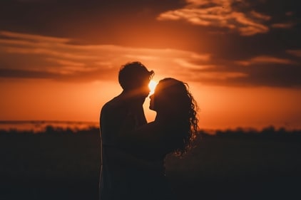 Emotionally intelligent people are more comfortable with interpersonal touch in a relationship. (Pexels)