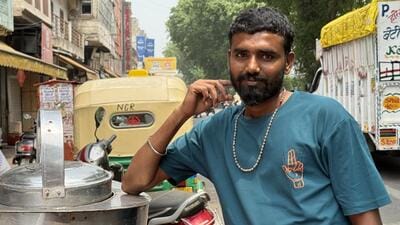 Among the many shikanji wale in the city, Mukesh arrived in Delhi three years ago, becoming a parking attendant in the New Delhi railway station area. (HT) Among the many shikanji wale in the city, Mukesh arrived in Delhi three years ago, becoming a parking attendant in the New Delhi railway station area. (HT)