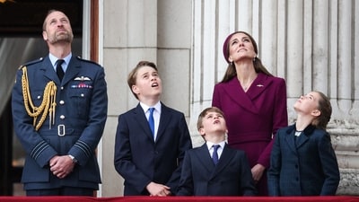 Prince William, Kate, and their children—Prince George, Princess Charlotte, and Prince Louis—gathered as a family on the Buckingham Palace balcony on May 5, 2025, to watch the Red Arrows flypast. (Photo by Adrian DENNIS / AFP) (AFP) Prince William, Kate, and their children—Prince George, Princess Charlotte, and Prince Louis—gathered as a family on the Buckingham Palace balcony on May 5, 2025, to watch the Red Arrows flypast. (Photo by Adrian DENNIS / AFP) (AFP)