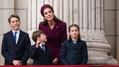 Prince George, Prince Louis, Catherine, and Princess Charlotte watched the Red Arrows flypast from the Buckingham Palace balcony on May 5, 2025, following the armed forces procession commemorating the 80th anniversary of VE Day—Victory in Europe Day. (Photo by Adrian DENNIS / AFP) (AFP) Prince George, Prince Louis, Catherine, and Princess Charlotte watched the Red Arrows flypast from the Buckingham Palace balcony on May 5, 2025, following the armed forces procession commemorating the 80th anniversary of VE Day—Victory in Europe Day. (Photo by Adrian DENNIS / AFP) (AFP)