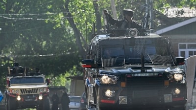 Indian army patrols on way to Hapatnar in Anantnag district south of Kashmir. (AFP file) Indian army patrols on way to Hapatnar in Anantnag district south of Kashmir. (AFP file)