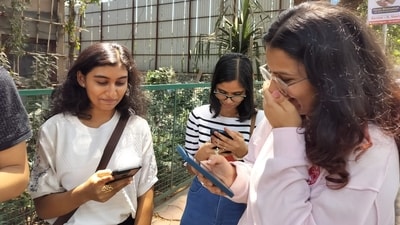 Students rejoicing after 12th HSC results were declared online at Agnel Multipurpose School and Junior College at Vashi in Navi Mumbai, India, on Monday, May 5, 2025. (Bachchan Kumar/ HT PHOTO) Students rejoicing after 12th HSC results were declared online at Agnel Multipurpose School and Junior College at Vashi in Navi Mumbai, India, on Monday, May 5, 2025. (Bachchan Kumar/ HT PHOTO)
