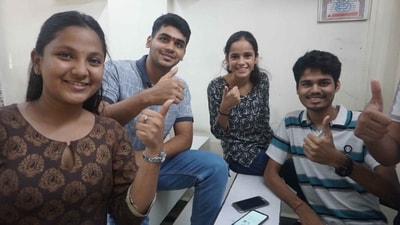 The HSC 12th results have been declared and students are seen in Thane checking the results on their mobile phones. (praful Gangurde HT photos) The HSC 12th results have been declared and students are seen in Thane checking the results on their mobile phones. (praful Gangurde HT photos)