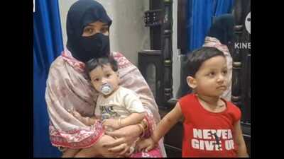 Sana with her two kids (File) Sana with her two kids (File)
