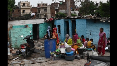 The demolition drive will begin at 5 am on Tuesday in the presence of 1,500 police personnel and 1,500 officials from the municipal corporation and UT estate office. (Keshav Singh/HT) The demolition drive will begin at 5 am on Tuesday in the presence of 1,500 police personnel and 1,500 officials from the municipal corporation and UT estate office. (Keshav Singh/HT)