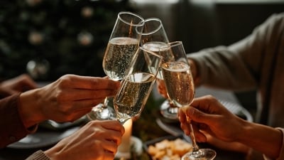Champagne in moderation reduces cardiac arrest risk. (PC: Shutterstock) Champagne in moderation reduces cardiac arrest risk. (PC: Shutterstock)