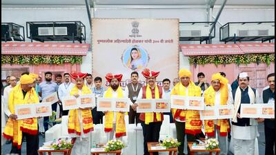 State honours Ahilyadevi Holkar, woos Dhangars State honours Ahilyadevi Holkar, woos Dhangars