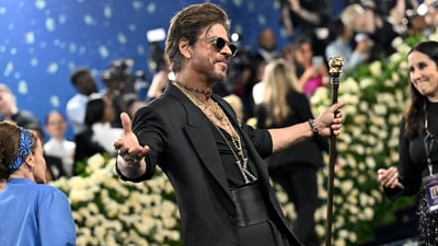 Met Gala 2025: Shah Rukh Khan strikes his iconic pose (Photo by Evan Agostini/Invision/AP) (Evan Agostini/Invision/AP) Met Gala 2025: Shah Rukh Khan strikes his iconic pose (Photo by Evan Agostini/Invision/AP) (Evan Agostini/Invision/AP)