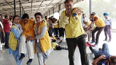 MHA said mock drills have been ordered to prepare states and UTs for ‘hostile attacks’ amid ‘new and complex threats’ that have emerged. In pic: Rehearsal of mock drill by civil defence at Lucknow police line on Tuesday, May 06, 2025. (Deepak Gupta/Hindustan Times) MHA said mock drills have been ordered to prepare states and UTs for ‘hostile attacks’ amid ‘new and complex threats’ that have emerged. In pic: Rehearsal of mock drill by civil defence at Lucknow police line on Tuesday, May 06, 2025. (Deepak Gupta/Hindustan Times)