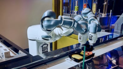 California's Burgerbots restaurant uses robots for quick burger assembly in under 30 seconds. (ABB Robotics) California's Burgerbots restaurant uses robots for quick burger assembly in under 30 seconds. (ABB Robotics)