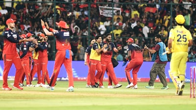 Royal Challengers Bengaluru faced Chennai Super Kings, at M. Chinnaswamy Stadium in Bengaluru on Saturday. (Surjeet Yadav) Royal Challengers Bengaluru faced Chennai Super Kings, at M. Chinnaswamy Stadium in Bengaluru on Saturday. (Surjeet Yadav)