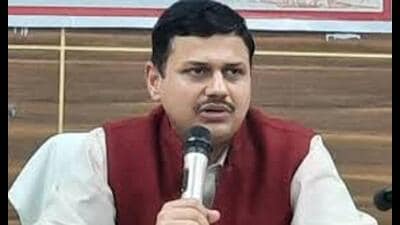 Kaushal Raj Sharma was transferred from post of divisional commissioner, Varanasi, to secretary in UP CM office on April 21. (HT file) Kaushal Raj Sharma was transferred from post of divisional commissioner, Varanasi, to secretary in UP CM office on April 21. (HT file)