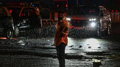 Mumbai, India. May 06, 2025: An unexpected rain shower in the Sion area of Mumbai on Tuesday night. The India Meteorological Department (IMD) issued a yellow alert for the city, indicating moderate rainfall, for Tuesday and Wednesday. This alert also extends to the neighbouring districts of Thane, Raigad, and Palghar. Mumbai, India. May 06, 2025. (Photo by Raju Shinde/HT Photo) (Hindustan Times) Mumbai, India. May 06, 2025: An unexpected rain shower in the Sion area of Mumbai on Tuesday night. The India Meteorological Department (IMD) issued a yellow alert for the city, indicating moderate rainfall, for Tuesday and Wednesday. This alert also extends to the neighbouring districts of Thane, Raigad, and Palghar. Mumbai, India. May 06, 2025. (Photo by Raju Shinde/HT Photo) (Hindustan Times)
