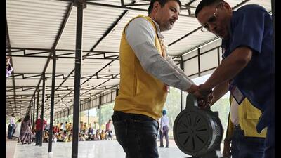 Officials in Lucknow prepare for siren activation and blackout procedures, on Tuesday. (Deepak Gupta/HT Photo) Officials in Lucknow prepare for siren activation and blackout procedures, on Tuesday. (Deepak Gupta/HT Photo)