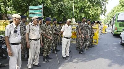 Police and security personnel in central Delhi preparing ahead of the drill. (Sanjeev Verma/HT Photo) Police and security personnel in central Delhi preparing ahead of the drill. (Sanjeev Verma/HT Photo)