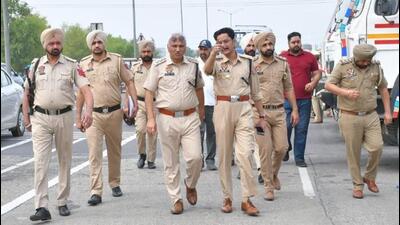 Police personnel stepped up vigil in Patiala district to prevent farm protesters from reaching Shambhu police station on the Punjab-Haryana border for a dharna on Tuesday. (HT Photo) Police personnel stepped up vigil in Patiala district to prevent farm protesters from reaching Shambhu police station on the Punjab-Haryana border for a dharna on Tuesday. (HT Photo)