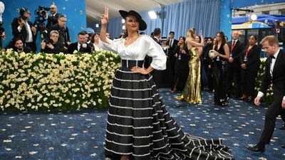 Wearing this tight Prada outfit, Ava DuVernay paid tribute to her late grandma while keeping her headpiece modest. (AFP)
