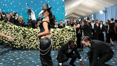 Kim Kardashian poses during the Met Gala, an annual fundraising gala held for the benefit of the Metropolitan Museum of Art's Costume Institute with this year's theme 'Superfine: Tailoring Black Style,' in New York City, New York, U.S., May 5, 2025. REUTERS/Mario Anzuoni     TPX IMAGES OF THE DAY (REUTERS)