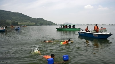 State Disaster Response Force (SDRF) Personals during a mock drill, specially for conditions boat capsize at Dal Lake in Srinagar, on May 06,2025. (Waseem Andrabi/Hindustan Times) State Disaster Response Force (SDRF) Personals during a mock drill, specially for conditions boat capsize at Dal Lake in Srinagar, on May 06,2025. (Waseem Andrabi/Hindustan Times)