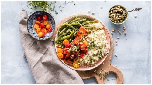 Food rich in zinc like lentils, beef, cashews, pumpkin seeds, quinoa, etc., can be consumed. Zinc is not only important for skin development but also regulates metabolism and hormone levels. (Unsplash)