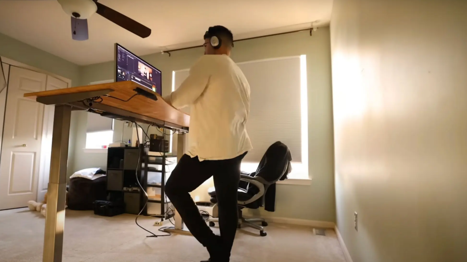 YouTuber tried standing all day for a week until this happened on Day 5: ‘I constantly ate…’ | Trending