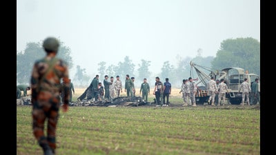 Air Force team investigating the fighter jet that crashed in Aklia village near Goniana Mandi in Bathinda on Wednesday. (Sanjeev Kumar/Hindustan Times) Air Force team investigating the fighter jet that crashed in Aklia village near Goniana Mandi in Bathinda on Wednesday. (Sanjeev Kumar/Hindustan Times)