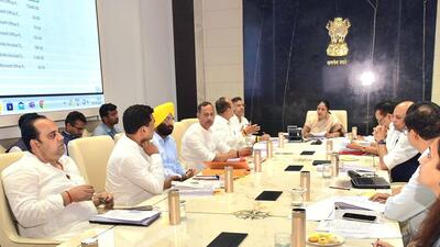Delhi Cabinet meeting at the secretariat. (HT) Delhi Cabinet meeting at the secretariat. (HT)