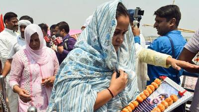 Family members immerse ashes of Shubham Dwivedi, victim of Pahalgam terror attack, on May 3. (ANI photo)