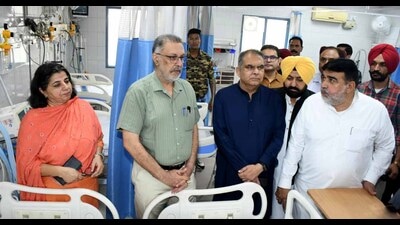 Health minister Balbir Singh inaugurated the ICU at civil hospital in Ludhiana on Wednesday. (HT Photo) Health minister Balbir Singh inaugurated the ICU at civil hospital in Ludhiana on Wednesday. (HT Photo)