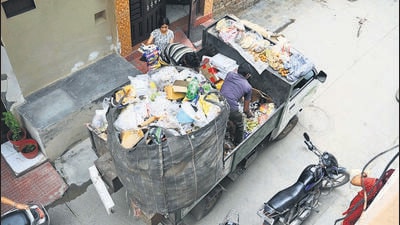 MCD areas are divided into 12 administrative zones and 250 wards which cumulatively produce around 11,000 tonnes of garbage every day. (HT ARCHIVE) MCD areas are divided into 12 administrative zones and 250 wards which cumulatively produce around 11,000 tonnes of garbage every day. (HT ARCHIVE)