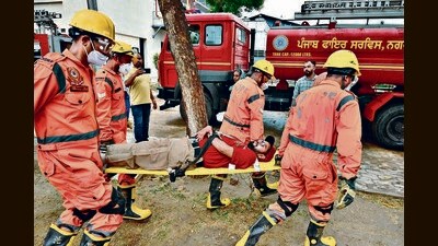 Multiple agencies, including the NDRF, fire department, police, health department, civil defence, and NCC conducted a mock drill in Ludhiana on Wednesday. (Gurpreet Singh/HT) Multiple agencies, including the NDRF, fire department, police, health department, civil defence, and NCC conducted a mock drill in Ludhiana on Wednesday. (Gurpreet Singh/HT)