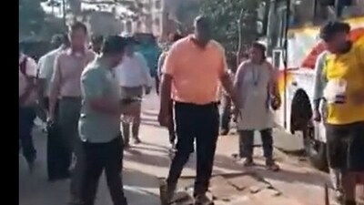 BBMP chief commissioner Maheshwar Rao inspected footpaths around Majestic area in Bengaluru. BBMP chief commissioner Maheshwar Rao inspected footpaths around Majestic area in Bengaluru.