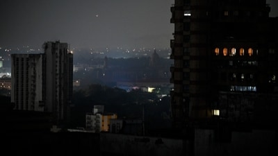 In Delhi's NDMC area, which includes Connaught Place, India Gate and more, lights went off at 8 pm and returned gradually post 9 pm. (Raj K Raj/Hindustan Times) In Delhi's NDMC area, which includes Connaught Place, India Gate and more, lights went off at 8 pm and returned gradually post 9 pm. (Raj K Raj/Hindustan Times)
