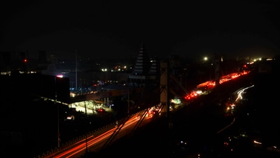Vehicles were stuck on an overbridge during a power blackout as part of the nationwide civil defence mock drill 'Operation Abhyaas' in Patna. (PTI) Vehicles were stuck on an overbridge during a power blackout as part of the nationwide civil defence mock drill 'Operation Abhyaas' in Patna. (PTI)