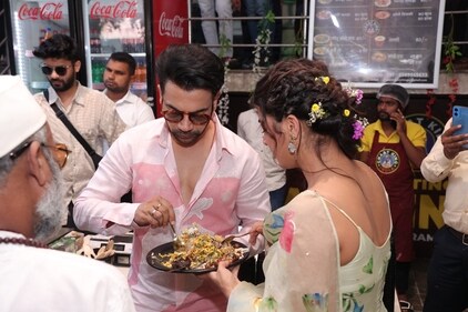 Rajkummar Rao and Wamiqa Gabbi savouring chaat in Lucknow (Photo: HT) Rajkummar Rao and Wamiqa Gabbi savouring chaat in Lucknow (Photo: HT)