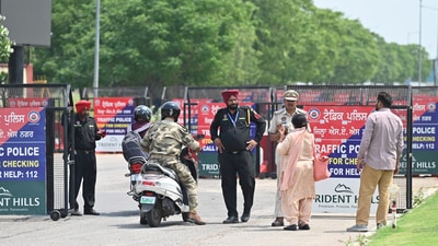 Security personnels stopping visitors at Chandigarh International Airport on Wednesday after air operations were suspended due to an airstrike on Pakistan. (Ravi Kumar/HT) Security personnels stopping visitors at Chandigarh International Airport on Wednesday after air operations were suspended due to an airstrike on Pakistan. (Ravi Kumar/HT)