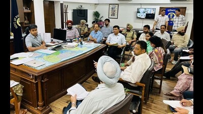 Deputy commissioner Himanshu Jain in a meeting with the nodal officers in Ludhiana on Thursday. (HT Photo)