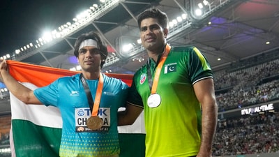Neeraj Chopra and Arshad Nadeem pose for a photo. (AP) Neeraj Chopra and Arshad Nadeem pose for a photo. (AP)