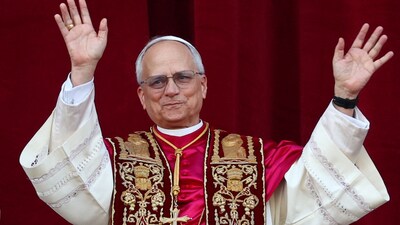 Newly elected Pope Leo XIV, Cardinal Robert Prevost of the United States appears on the balcony of St. Peter's Basilica, at the Vatican, May 8, 2025. REUTERS/Guglielmo Mangiapane (REUTERS)