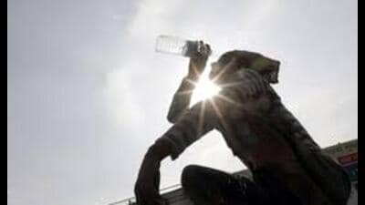 Statewide weather data reveals Varanasi and Basti reported the highest maximum temperature at 40°C. (Sourced)