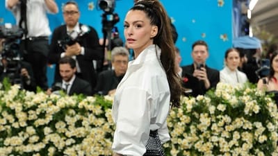 Anne Hathaway tucked in a shirt in a striped sequin skirt, very underwhelming for Met Gala standards. Miranda Priestly would have been disappointed as this outfit channelled fashion intern vibes. (Getty Images via AFP)