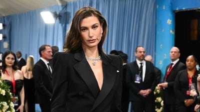 Hailey Bieber turned up in a simple blazer dress, like it’s a random Wednesday office meeting, not the most coveted fashion show of the year. High on the underwhelming weirdness scale. (AFP)