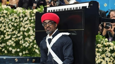Grammy-winning rapper and musician André 3000 redefined accessories and took them to a whole new level by wearing a literal piano to the gala. Dressed in a custom Burberry look by designer Daniel Lee, his accessories, a piano and a black garbage bag, drew raised eyebrows.&nbsp; (Getty Images via AFP)