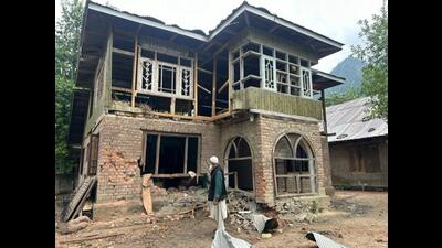 A man standing near a damaged house after shelling by Pakistani troops in the Gingle area of Uri in Baramulla district on Friday. (Waseem Andrabi/HT) A man standing near a damaged house after shelling by Pakistani troops in the Gingle area of Uri in Baramulla district on Friday. (Waseem Andrabi/HT)