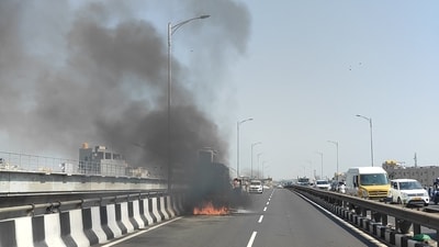 Bengaluru's Electronic City flyover saw a fire accident on Friday afternoon. Bengaluru's Electronic City flyover saw a fire accident on Friday afternoon.