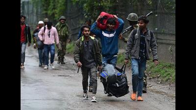 Labourers from outside the state leave after overnight, after artillery shelling by Pakastan at Uri ,north of Srinagar, on Friday. (Waseem Andrabi /Hindustan Times) Labourers from outside the state leave after overnight, after artillery shelling by Pakastan at Uri ,north of Srinagar, on Friday. (Waseem Andrabi /Hindustan Times)