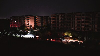 Lights out at CHB flats in Sector 63 amid an administration imposed blackout in Chandigarh amid Pak shelling on border states. (Ravi Kumar/HT) (HT_PRINT) Lights out at CHB flats in Sector 63 amid an administration imposed blackout in Chandigarh amid Pak shelling on border states. (Ravi Kumar/HT) (HT_PRINT)