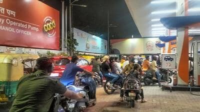 Long queues at a fuel station in Geeta Colony on Friday. (Sonu Mehta/HT Photo)